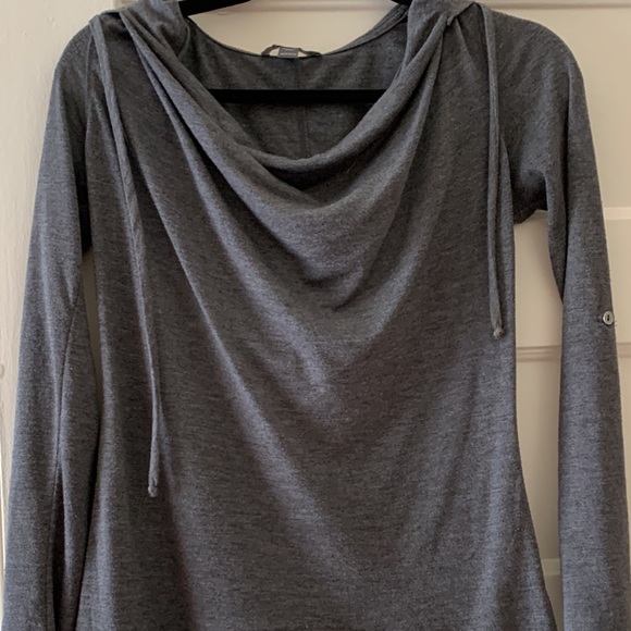 ALO Yoga Exercise Top
XS
Soft and light
Hooded & buttons on arms to pin sleeves - Picture 1 of 4